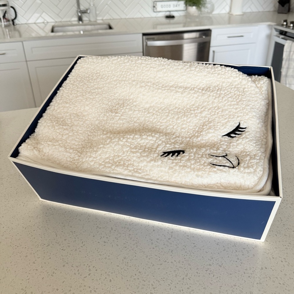 Bath and body works rare lambie blanket